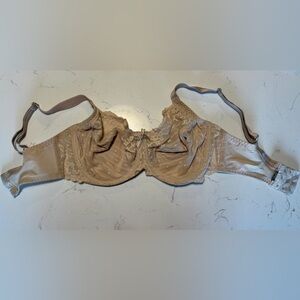 Chantelle Riva Gauche. Beige Lace Underwire Bra; gently used 32F/ 32DDDD